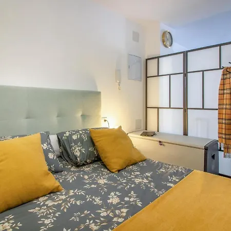 Amazing In With Kitchen Apartment *